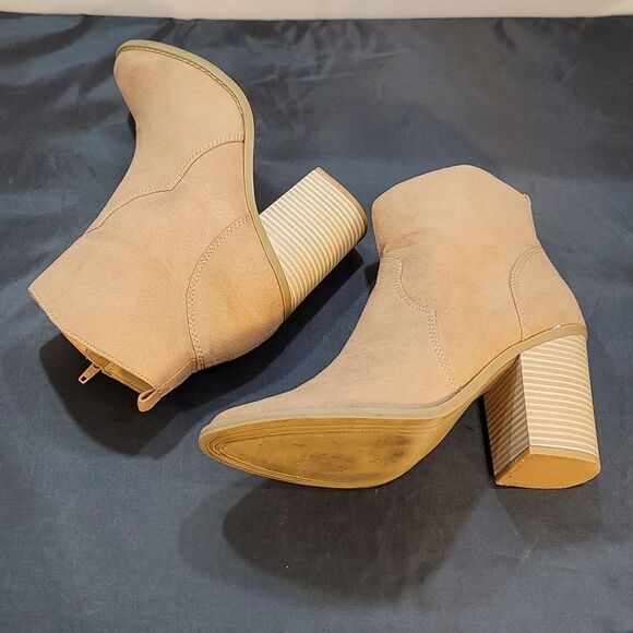 EXPRESS BLOCK HEEL POINTED TOE SLIP-ON WOMEN"S BOOTIE - Picture 12 of 15